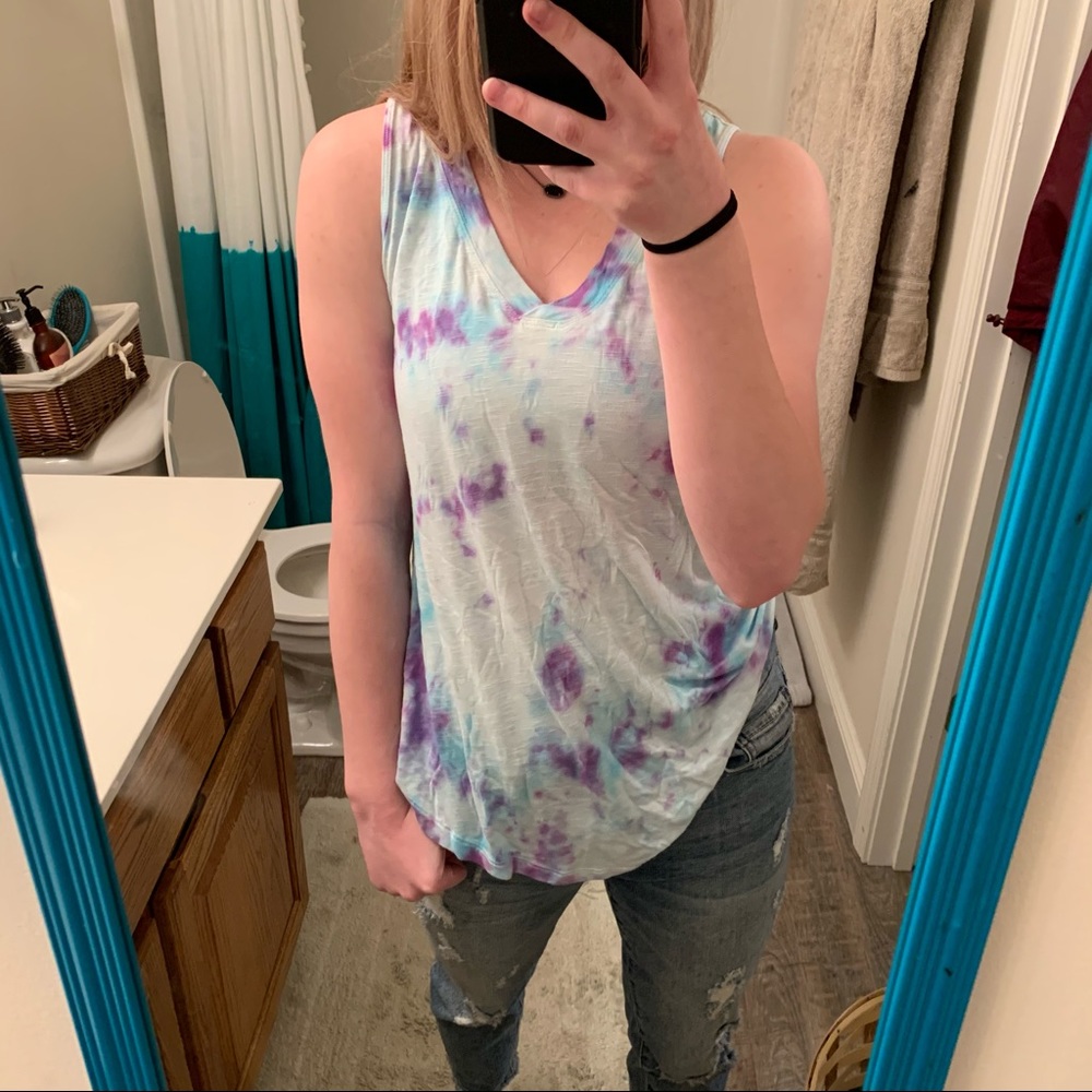 tie-dye v-neck tank top